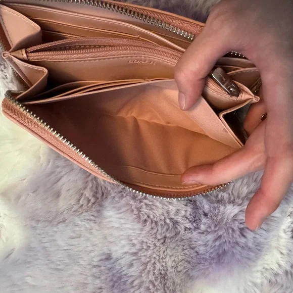 Coach Signature pink and brown Zip around wallet - Picture 4 of 8